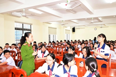 Công an phường Ngô Quyền tổ chức hoạt động “Ngày thế giới tưởng niệm các nạn nhân tử vong vì tai nạn giao thông"