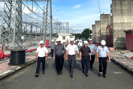 Phó Tổng giám đốc EVNNPT Nguyễn Ngọc Tân kiểm tra tiến độ Dự án nâng công suất Trạm biến án 500kV Chơn Thành
