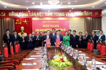 Tân Bí thư Tỉnh ủy Nghệ An Nguyễn Khắc Thận: Phát huy đoàn kết, xây dựng Nghệ An phát triển bền vững