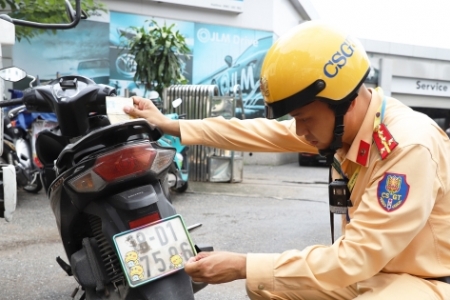 CSGT đề xuất tăng nặng xử phạt: Dán, che biển số xe là hành vi cố ý trốn tránh xử lý