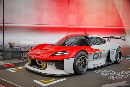 Porsche SE lao dốc lợi nhuận vì khủng hoảng xe điện và nhu cầu sụt giảm tại Trung Quốc