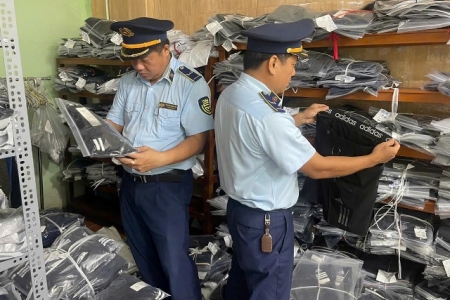 Quảng Trị: Phát hiện, xử lý hơn 1.000 sản phẩm thời trang giả mạo nhãn hiệu
