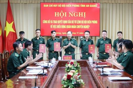 An Giang: Trao quyết định điều động 7 quân nhân chuyên nghiệp