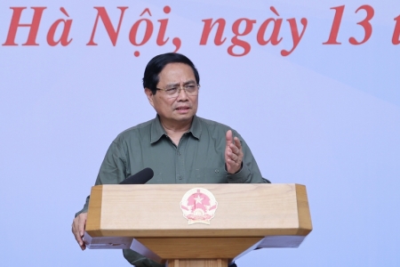 Thủ tướng: Khẩn trương xây dựng lại 1.900 nhà sập đổ, 67.000 nhà tốc mái cho đồng bào miền Trung