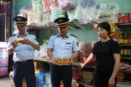 Quảng Ninh siết chặt quản lý an toàn thực phẩm dịp cuối năm