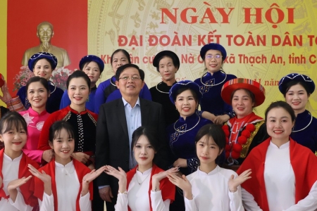 Phó Thủ tướng Hồ Quốc Dũng dự Ngày hội Đại đoàn kết toàn dân tộc tại khu dân cư Nà Cốc, Cao Bằng