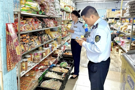 Ninh Bình: Thu giữ hơn 700 sản phẩm thực phẩm nhập lậu