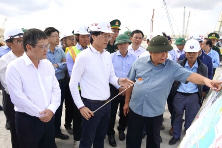 Phó Thủ tướng Nguyễn Chí Dũng kiểm tra các dự án trọng điểm tỉnh Quảng Trị