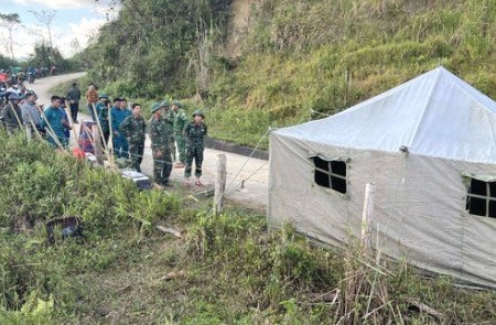 Đà Nẵng: Hơn 100 cán bộ, chiến sĩ được huy động để cứu nạn sau vụ sạt lở đất bất ngờ