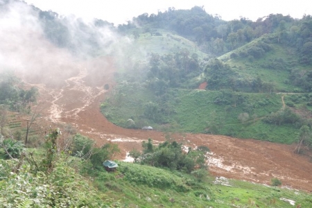 Đà Nẵng: Khẩn trương tìm kiếm người bị vùi lấp trong vụ sạt lở núi nghiêm trọng