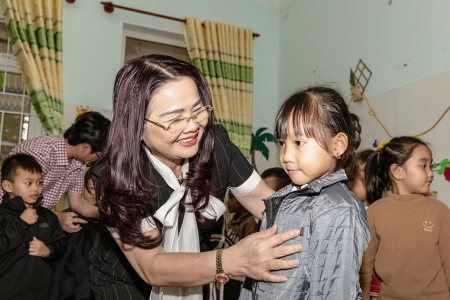 Quảng Trị: Trao tặng gần 15.000 áo ấm cho trẻ mầm non miền núi