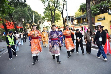 Hà Nội 2025 rực rỡ với Diễu hành Áo dài, giới thiệu văn hóa Thủ đô ra thế giới