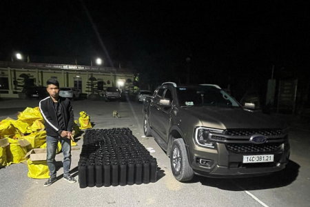 Quảng Ninh: Bắt giữ 224 bình nghi "khí cười" được vận chuyển lúc rạng sáng