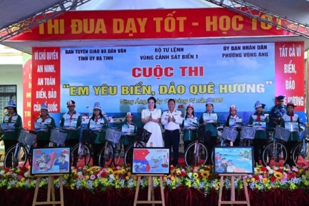 Vùng Cảnh sát biển 1 tổ chức chương trình “Cảnh sát biển đồng hành với ngư dân” tại Hà Tĩnh