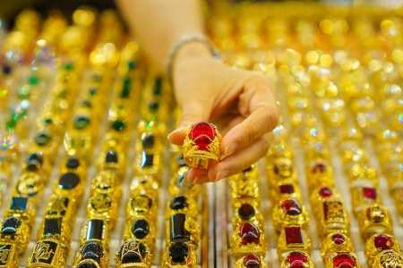 Cập nhật giá vàng hôm nay 18/11: Thế giới nối dài đà lao dốc, trong nước đảo chiều giảm mạnh