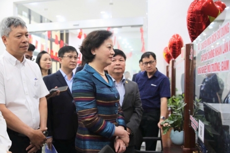 Phó Thủ tướng Phạm Thị Thanh Trà kiểm tra hoạt động Trung tâm phục vụ hành chính công phường Hải Châu, Đà Nẵng