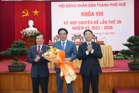 Huế có Chủ tịch và Phó chủ tịch UBND thành phố mới