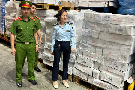 Hà Nội: Tiêu hủy hơn 15 tấn xương lợn quá hạn