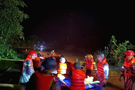 Đắk Lắk: Sơ tán khẩn cấp 180 người dân khỏi vùng lũ lụt, nguy cơ sạt lở đất