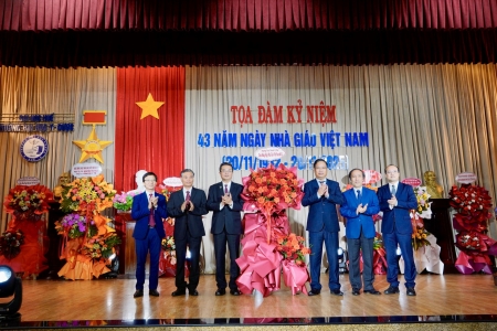 Trường Đại học Y - Dược, Đại học Huế tôn vinh 19 cá nhân và 3 tập thể có thành tích xuất sắc