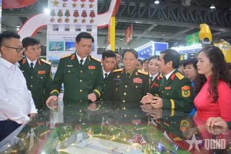 Khai mạc Hội chợ giao thương Việt Nam - Lào 2025: Tăng cường hợp tác kinh tế, thắt chặt quan hệ đặc biệt