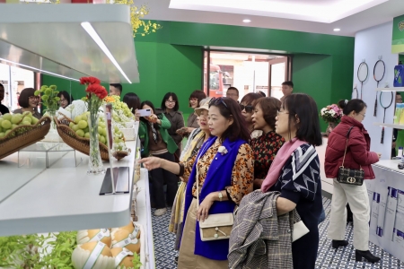 Khai mạc Phòng trưng bày nhân Ngày Phòng chống hàng giả, hàng nhái