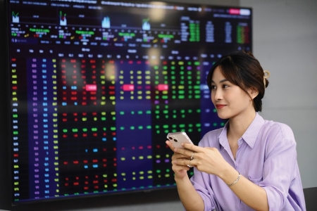 Chứng khoán phiên sáng 21/11: Thị trường chịu sức ép bán mạnh