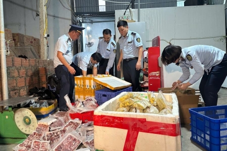 Hà Tĩnh: Xử phạt một cơ sở kinh doanh thực phẩm không rõ nguồn gốc, tiêu hủy 116kg hàng hóa vi phạm