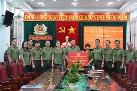 Đoàn công tác của Công an TP. Hà Nội chung tay hỗ trợ tỉnh Gia Lai khắc phục hậu quả mưa lũ