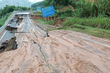Đèo Khánh Lê tiếp tục sạt lở nghiêm trọng, chia cắt giao thông trên Quốc lộ 27C
