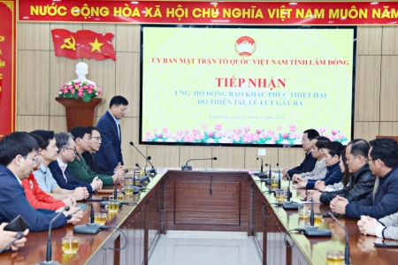 Tỉnh Quảng Ninh trực tiếp trao kinh phí, nhu yếu phẩm cho tỉnh Lâm Đồng