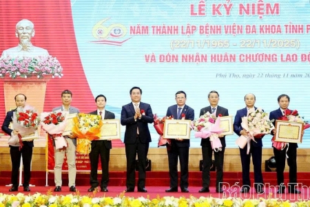 Bệnh viện Đa khoa tỉnh Phú Thọ kỷ niệm 60 năm hình thành và phát triển, nhận Huân chương Lao động hạng Ba