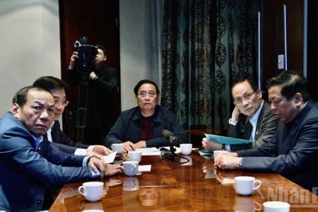 Thủ tướng Phạm Minh Chính chủ trì cuộc họp khẩn trực tuyến từ Nam Phi về ứng phó mưa lũ, thiên tai