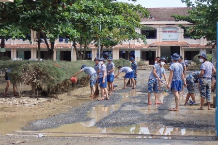 Khánh Hòa: Nước rút, tiếp tục hoạt động cứu trợ và tập trung làm vệ sinh môi trường
