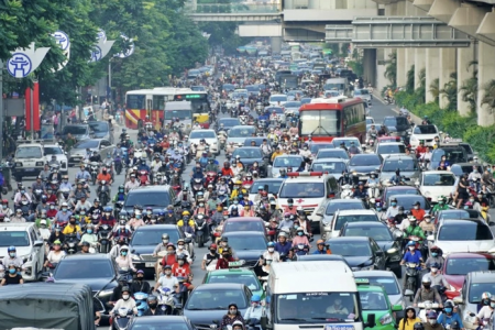 Hà Nội đề xuất cấm xe máy xăng trong vành đai 1 theo khung giờ