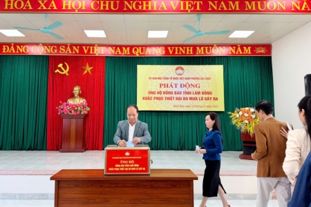 Phường Bãi Cháy tiếp nhận kinh phí và hiện vật trị giá trên 1,6 tỷ đồng ủng hộ Nhân dân tỉnh Lâm Đồng