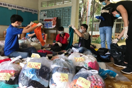 Nhiều điểm tập kết hàng cứu trợ xuất hiện khắp Hà Nội, người dân quyên góp hướng về vùng lũ