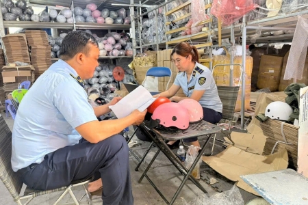TP. HCM phát hiện kho chứa hơn 5.000 mũ bảo hiểm không có hóa đơn, chứng từ