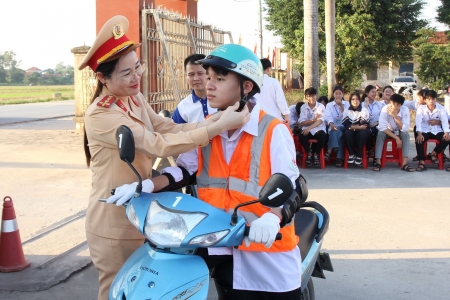 Ninh Bình ra quân tổng kiểm tra bảo đảm an toàn giao thông cho học sinh