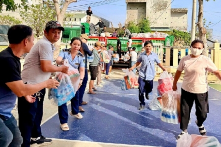 Gia Lai: Chi cục Quản lý thị trường tỉnh chuyển 16.000 đơn vị hàng hóa đến đồng bào vùng lũ