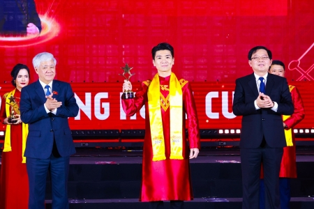 Doanh nhân Đỗ Quang Vinh được vinh danh trong TOP 10 Giải thưởng Sao Đỏ 2025