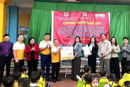 Hỗ trợ học sinh Quảng Trị khắc phục hậu quả sau bão lũ