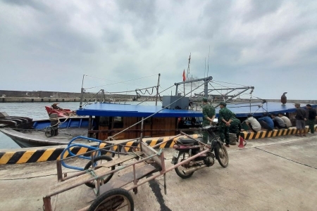 Quảng Trị: Phát hiện một tàu không có người trôi dạt trên biển