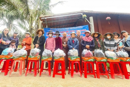 Trao 900 phần quà hỗ trợ người dân tỉnh Gia Lai