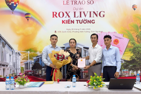 ROX Living Kiến Tường trao sổ hồng cho khách hàng, khẳng định năng lực và trách nhiệm của chủ đầu tư