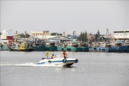 Bộ Công Thương ban hành công điện ứng phó bão số 15 trên biển Đông