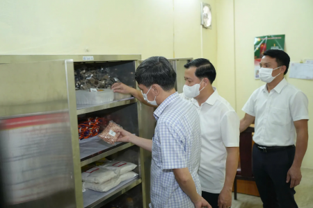 Hà Nội tăng cường kiểm tra bếp ăn bán trú, bảo đảm an toàn thực phẩm cho học sinh