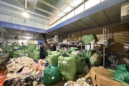 Ninh Bình: Xử phạt 50 triệu đồng hộ kinh doanh buôn bán giày dép nhập lậu, không rõ nguồn gốc