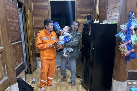 Điện lưới quốc gia mang ánh sáng mới về Vàng Đán