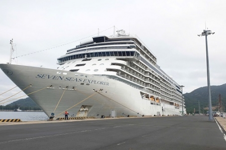 Khánh Hòa: Đón tàu biển quốc tế Seven Seas Voyager
